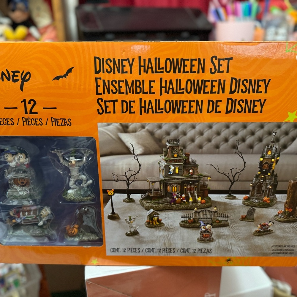 New Disney Halloween Village 12 piece set